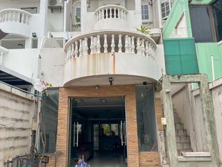 For sale 4 Beds house in Din Daeng, Bangkok