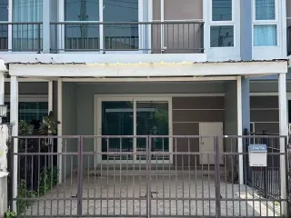 For sale 3 bed townhouse in East Pattaya, Pattaya