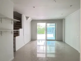 For sale 3 bed townhouse in East Pattaya, Pattaya