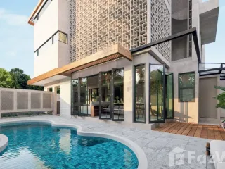 For sale 4 bed townhouse in Sattahip, Chonburi