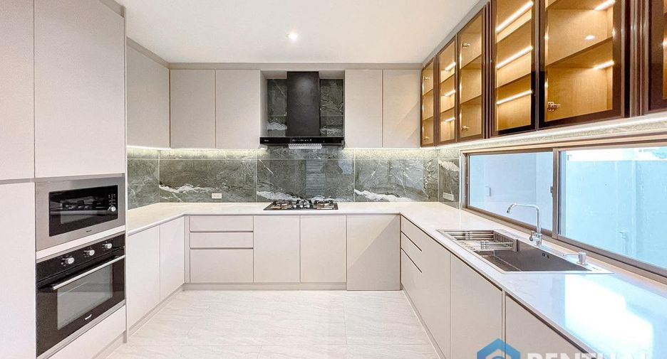 For sale 4 bedrooms house in Bang Lamung, Chonburi
