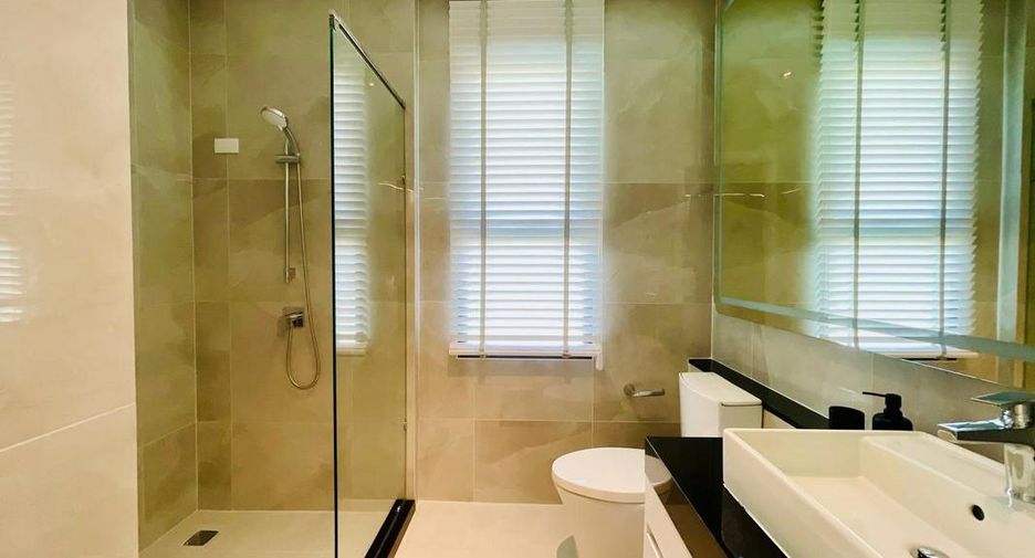 For sale 4 bedrooms house in East Pattaya, Pattaya