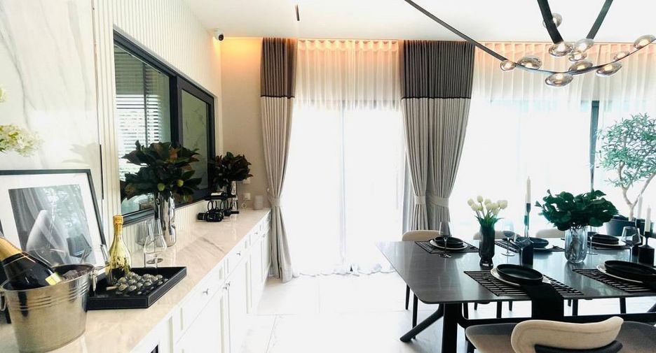 For sale 4 bedrooms house in East Pattaya, Pattaya