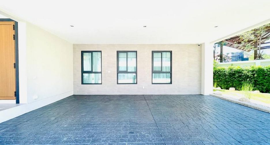 For sale 4 bedrooms house in East Pattaya, Pattaya