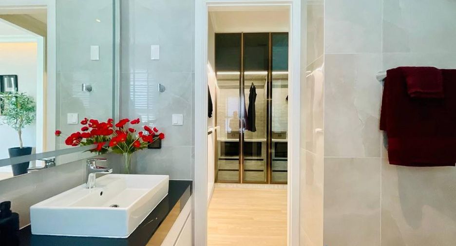 For sale 4 bedrooms house in East Pattaya, Pattaya