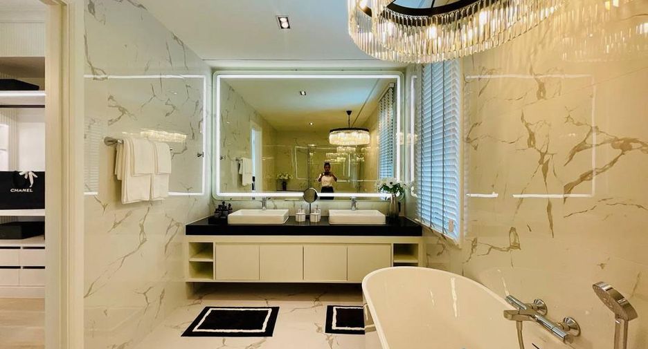 For sale 4 bedrooms house in East Pattaya, Pattaya