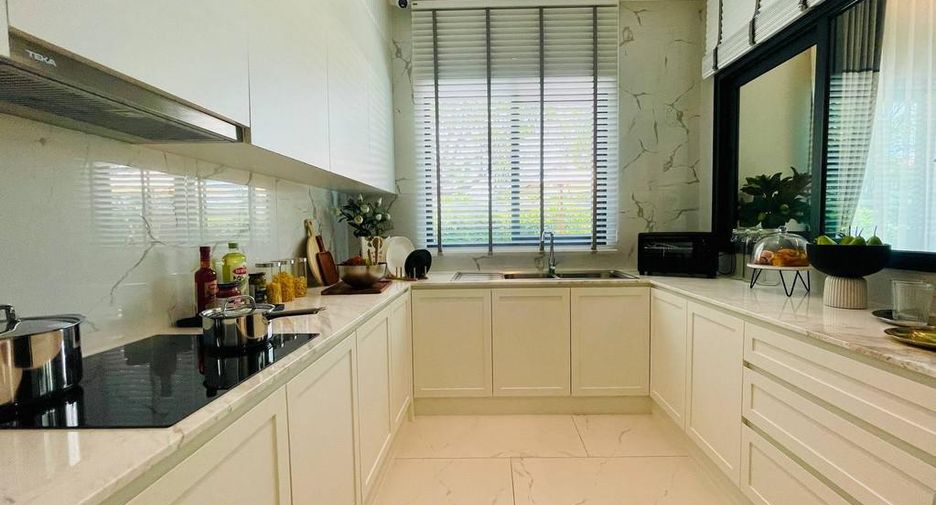 For sale 4 bedrooms house in East Pattaya, Pattaya