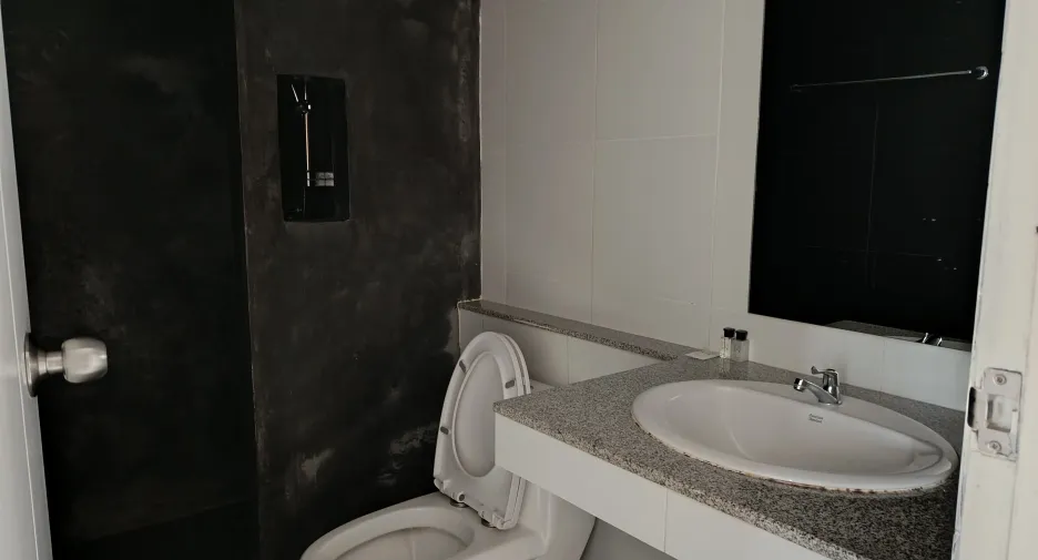 For rent 21 bed hotel in Mueang Lampang, Lampang