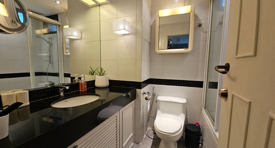 For sale 3 bedrooms condo in Pathum Wan, Bangkok