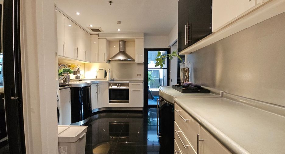 For sale 3 bedrooms condo in Pathum Wan, Bangkok