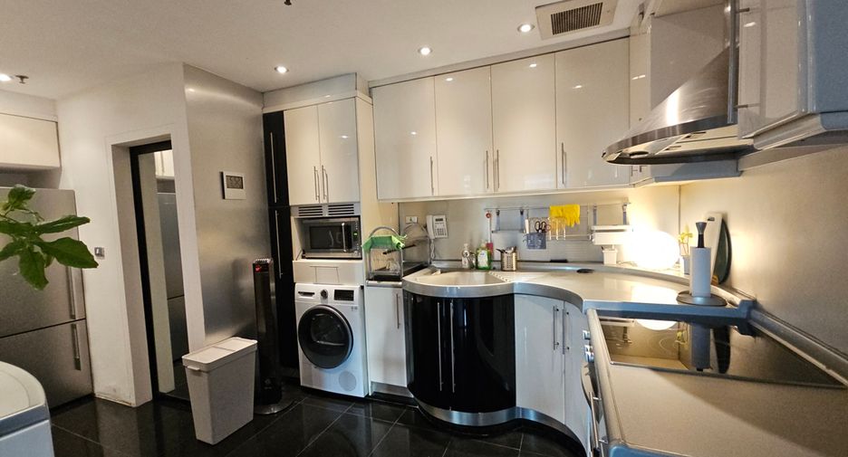 For sale 3 bedrooms condo in Pathum Wan, Bangkok