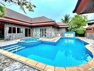 À vendre et à louer 3 chambres maison à Bang Lamung, Chonburi