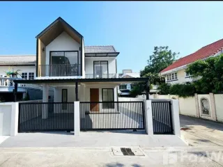 For sale 3 Beds house in Phra Khanong, Bangkok