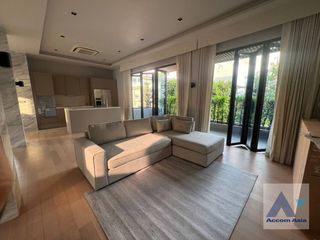 For rent 4 Beds house in Watthana, Bangkok