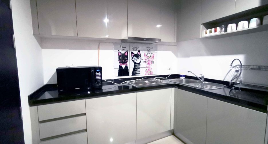 For sale 2 bed condo in Huai Khwang, Bangkok