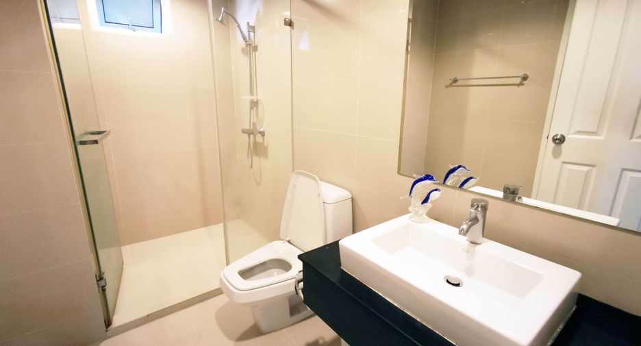 For sale 2 bed condo in Huai Khwang, Bangkok