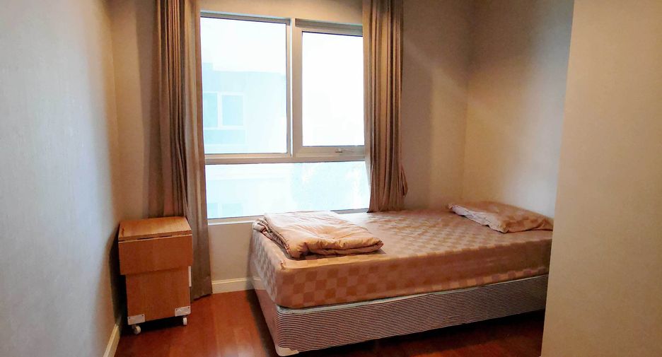 For sale 2 bed condo in Huai Khwang, Bangkok