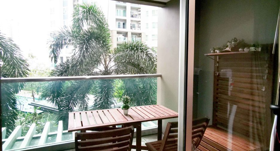 For sale 2 bed condo in Huai Khwang, Bangkok