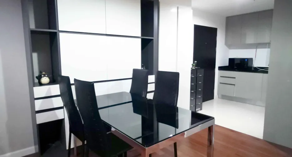 For sale 2 bed condo in Huai Khwang, Bangkok