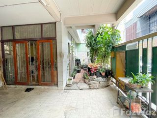 For sale 3 bed townhouse in Watthana, Bangkok