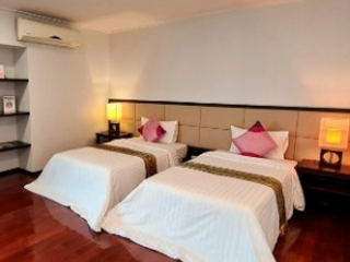 For rent 2 bed condo in Watthana, Bangkok