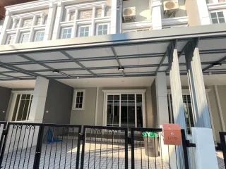 For rent 4 bed townhouse in Mueang Chiang Mai, Chiang Mai