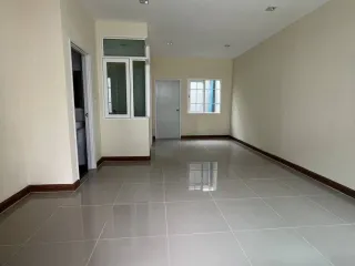 For rent 4 bed townhouse in Mueang Chiang Mai, Chiang Mai