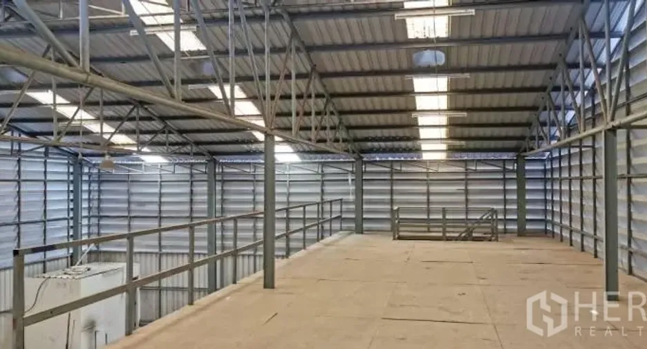 For rent warehouse in Huai Khwang, Bangkok