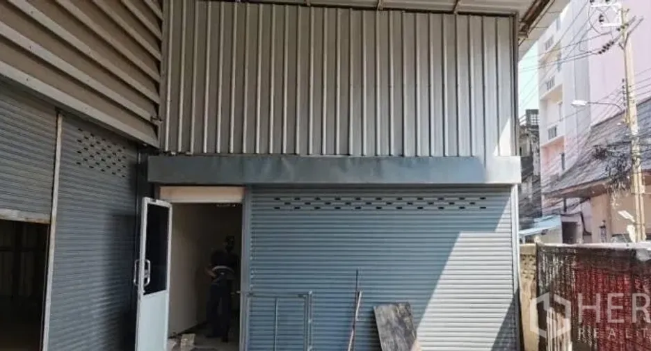 For rent warehouse in Huai Khwang, Bangkok