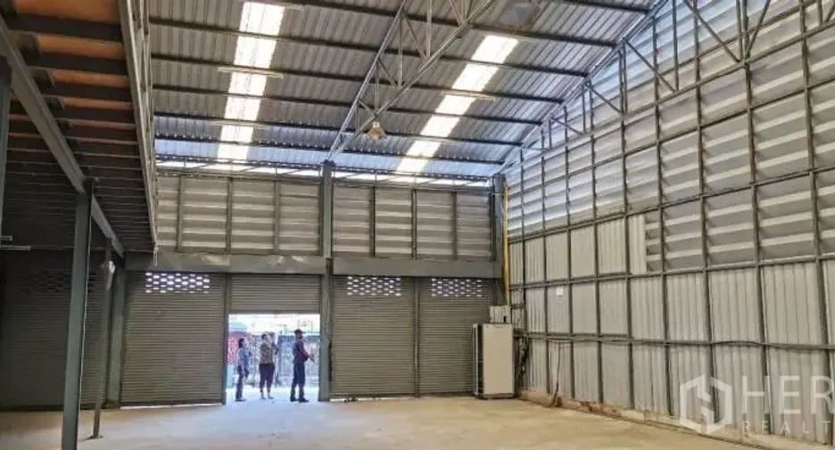 For rent warehouse in Huai Khwang, Bangkok