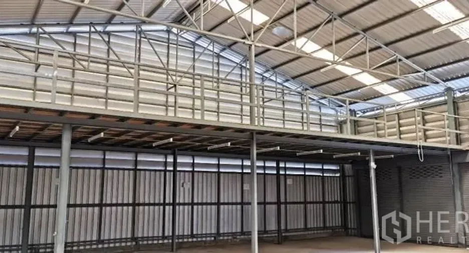 For rent warehouse in Huai Khwang, Bangkok