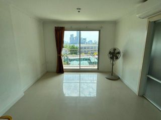 For sale 2 bed condo in Huai Khwang, Bangkok