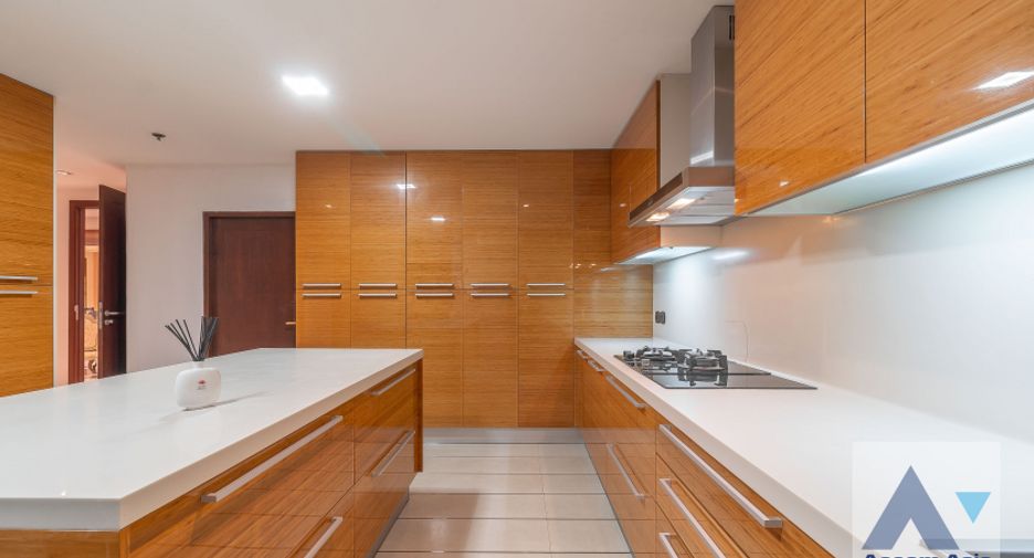 For sale 3 bed condo in Watthana, Bangkok