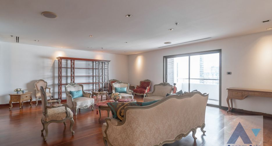 For sale 3 bed condo in Watthana, Bangkok