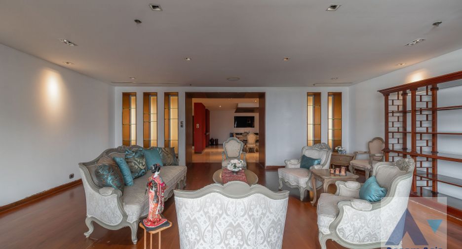 For sale 3 bed condo in Watthana, Bangkok