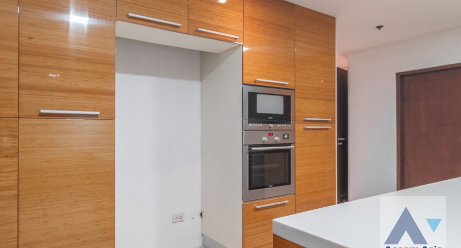 For sale 3 bed condo in Watthana, Bangkok