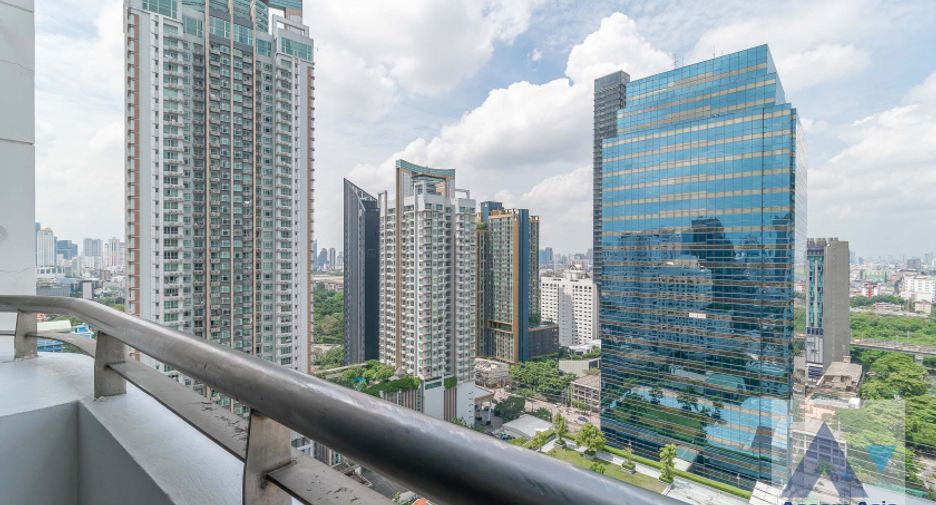 For sale 3 bed condo in Watthana, Bangkok