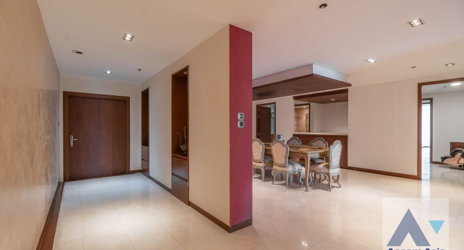 For sale 3 bed condo in Watthana, Bangkok
