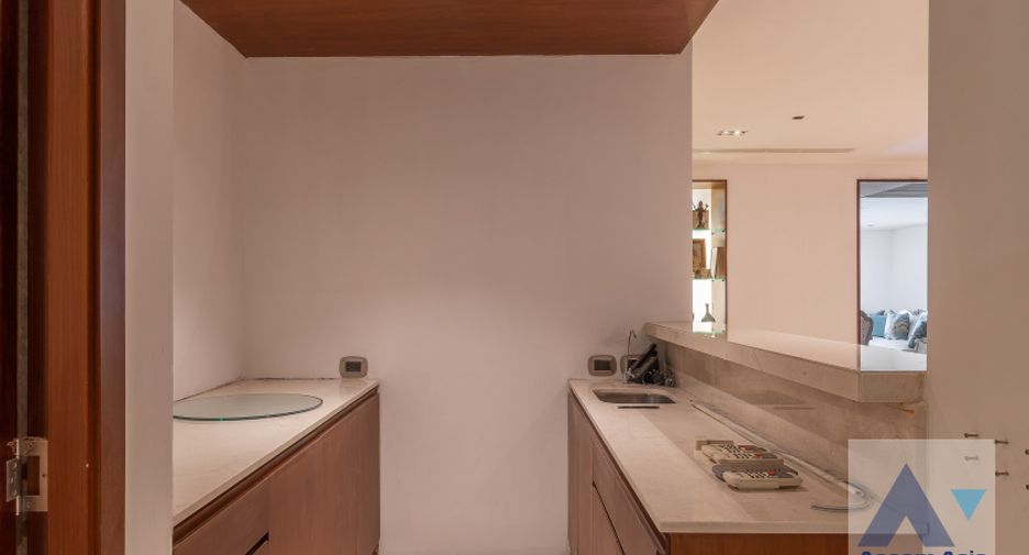 For sale 3 bed condo in Watthana, Bangkok