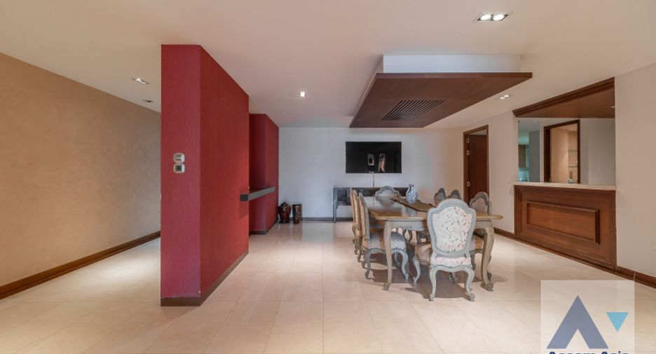 For sale 3 bed condo in Watthana, Bangkok