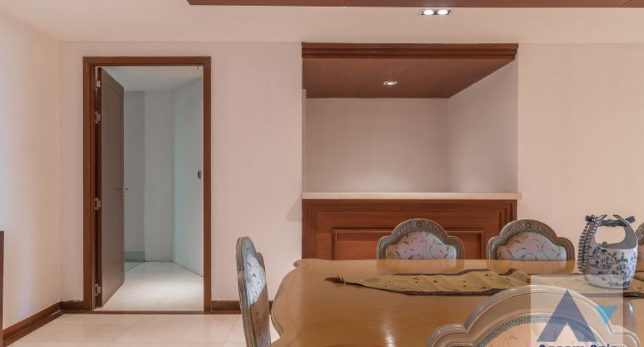 For sale 3 bed condo in Watthana, Bangkok