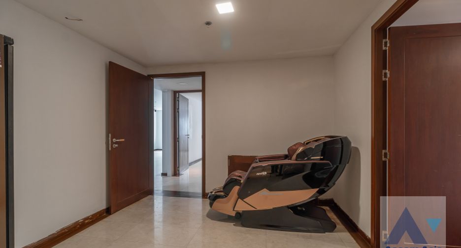 For sale 3 bed condo in Watthana, Bangkok