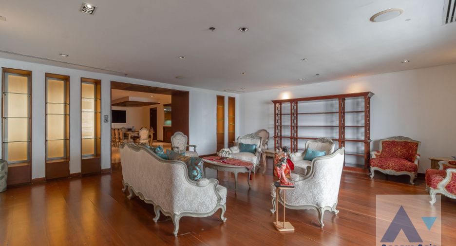 For sale 3 bed condo in Watthana, Bangkok