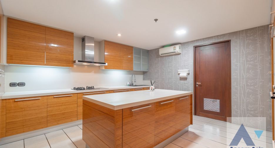 For sale 3 bed condo in Watthana, Bangkok