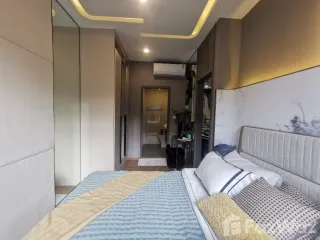 For sale 2 bed condo in Watthana, Bangkok