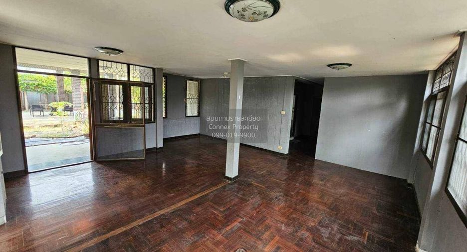 For rent 5 bedrooms house in Chatuchak, Bangkok