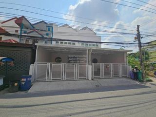 For rent 4 bedrooms townhouse in Bang Khen, Bangkok