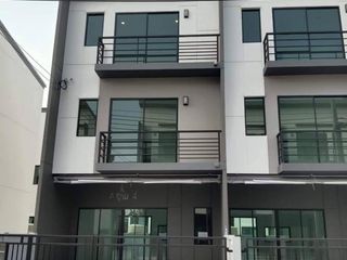 For rent 3 bed townhouse in Mueang Nonthaburi, Nonthaburi