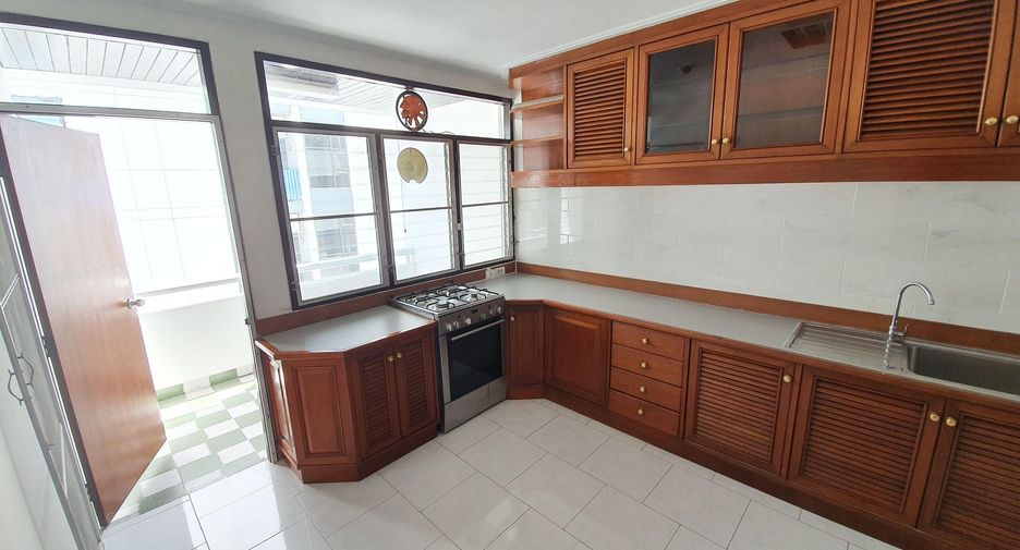 For rent 2 Beds condo in Khlong Toei, Bangkok