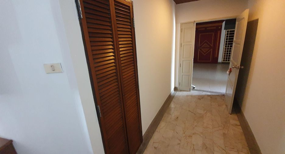 For rent 2 Beds condo in Khlong Toei, Bangkok